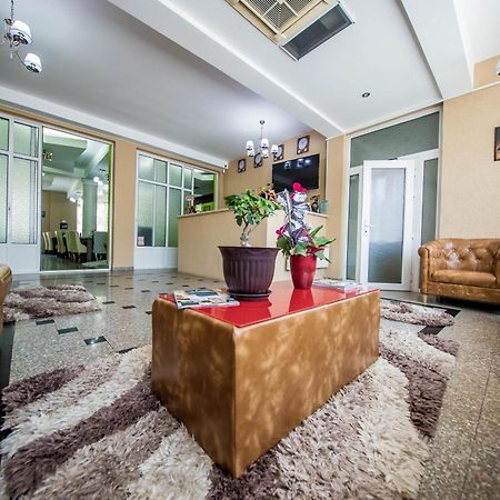 Hotel Darosy Arad Kültér fotó