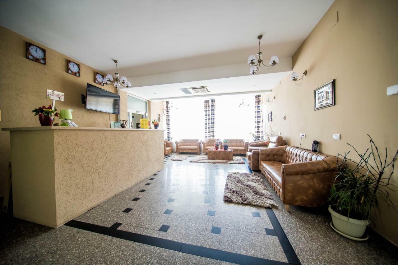 Hotel Darosy Arad Kültér fotó