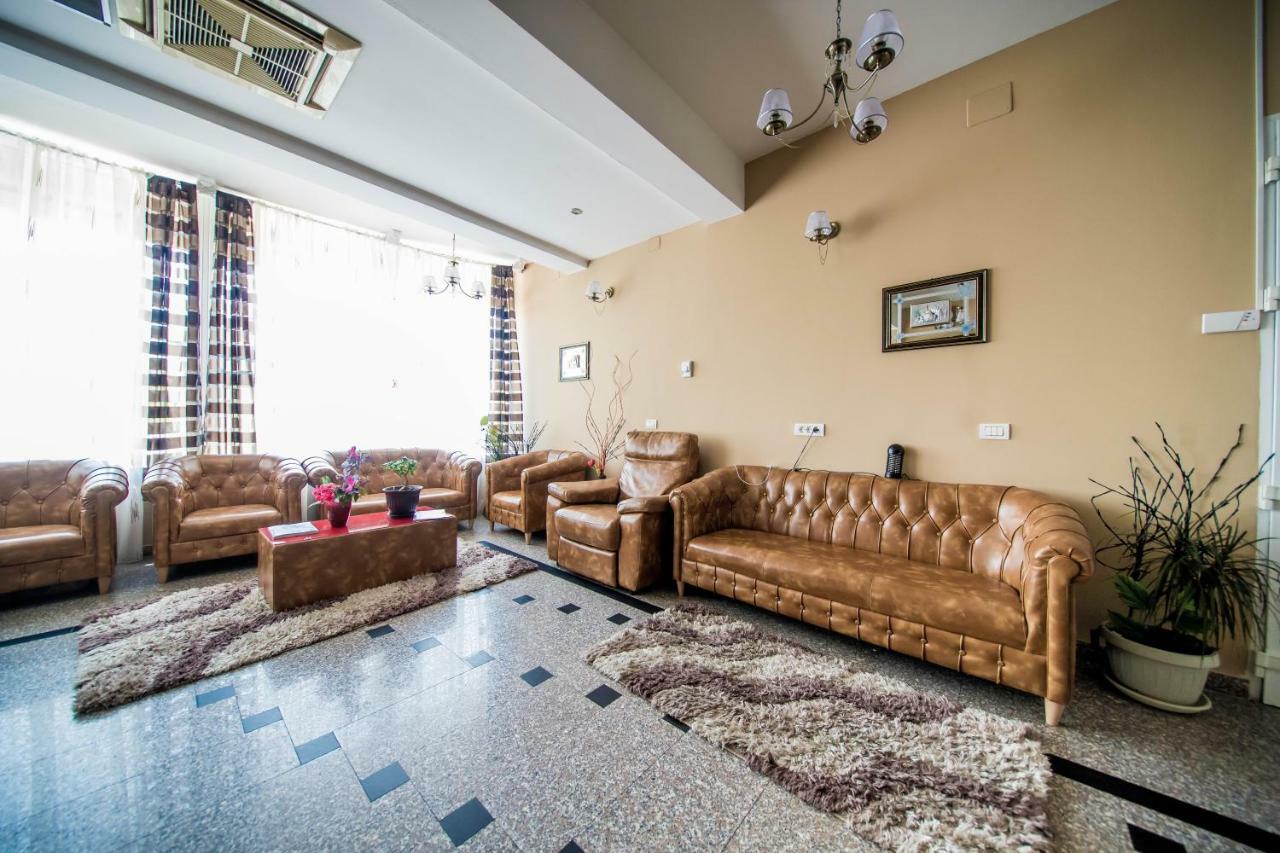 Hotel Darosy Arad Kültér fotó
