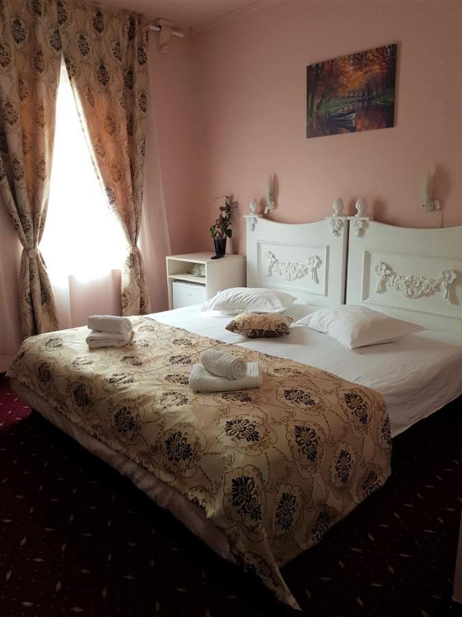 Hotel Darosy Arad Kültér fotó