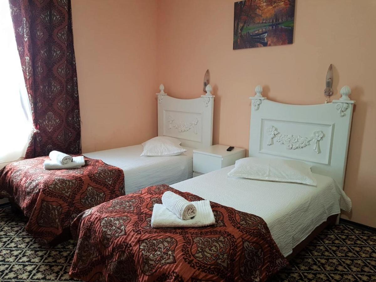 Hotel Darosy Arad Kültér fotó