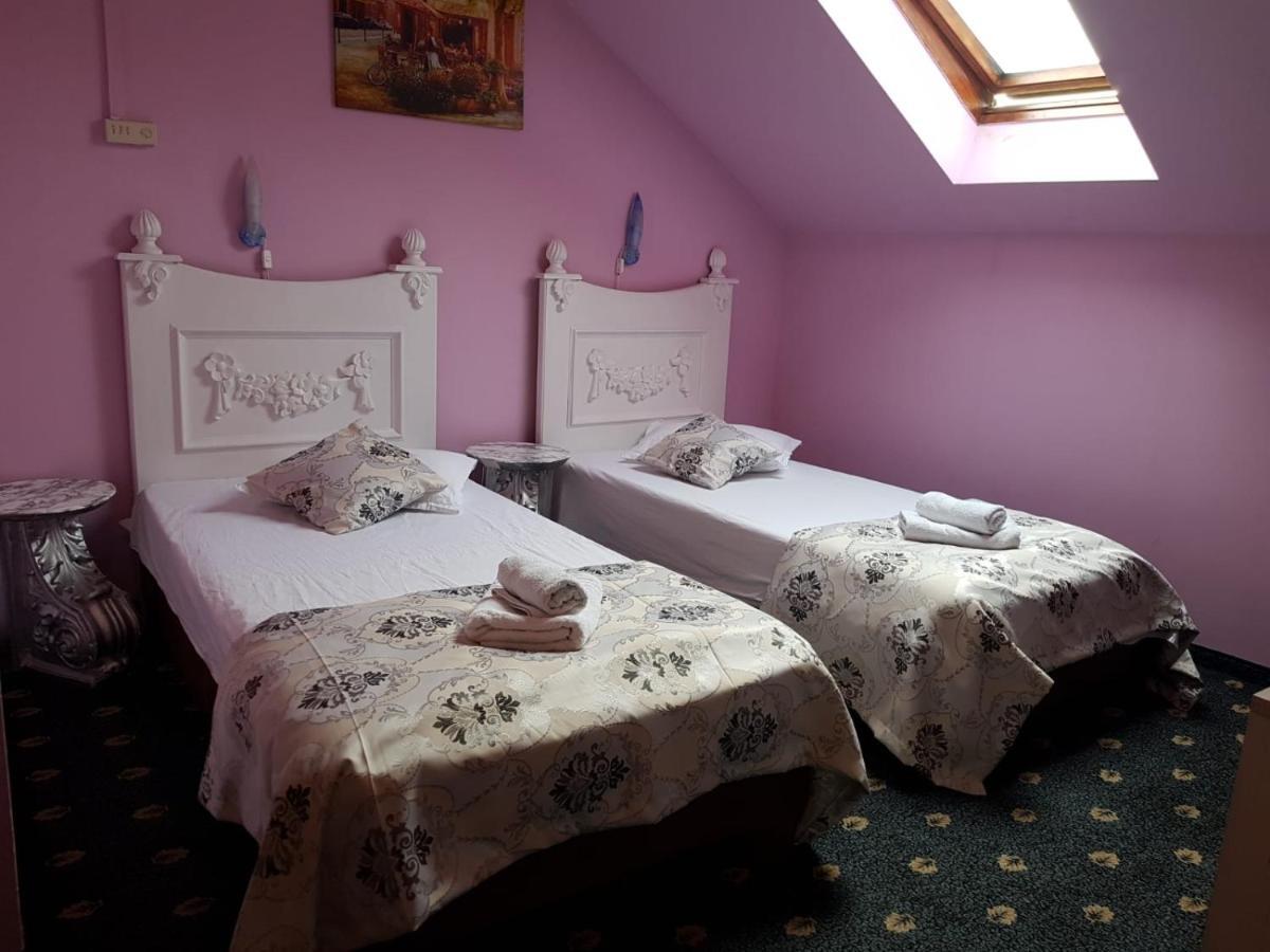 Hotel Darosy Arad Kültér fotó